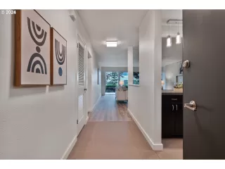 Photo #4: 24394249 Listing