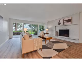 Photo #5: 24394249 Listing