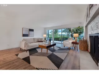 Photo #6: 24394249 Listing