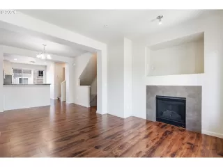 Photo #3: 24395321 Listing