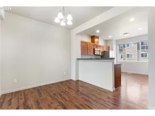 Photo #6: 24395321 Listing