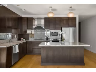 Photo #6: 24395453 Listing