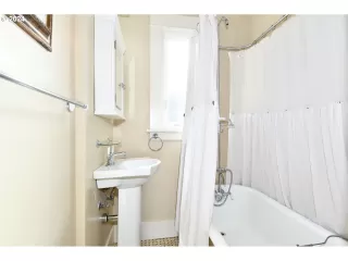 Photo #6: 24395537 Listing 