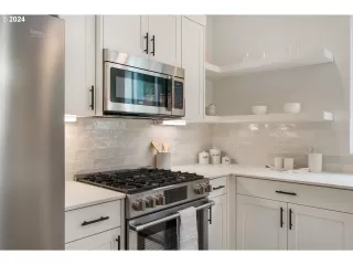 Photo #5: 24395671 Listing 