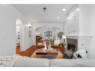 Photo #5: 24395808 Listing 