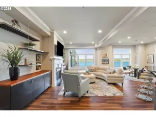 Photo #4: 24396031 Listing