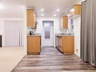 Photo #5: 24396517 Listing