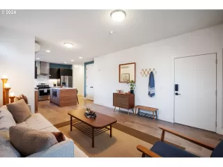 Photo #3: 24398145 Listing