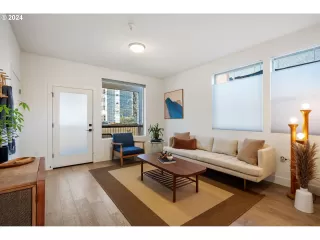 Photo #4: 24398145 Listing