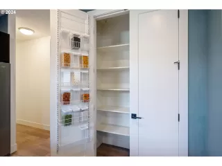 Photo #6: 24398145 Listing