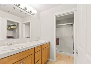 Photo #4: 24398627 Listing