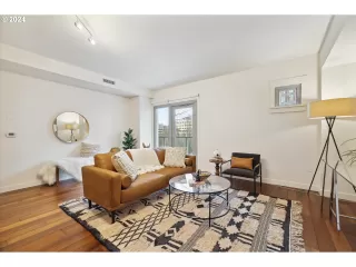 Photo #6: 24398736 Listing