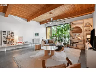 Photo #4: 24399770 Listing