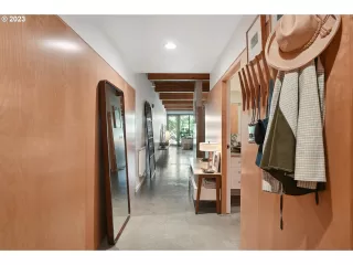 Photo #5: 24399770 Listing