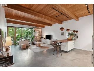 Photo #6: 24399770 Listing