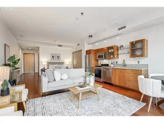 Photo #1: 24400469 Listing 