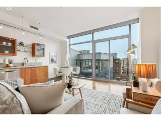 Photo #6: 24400469 Listing 