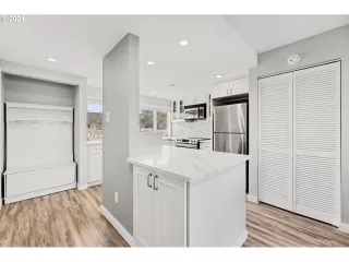 Photo #2: 24400512 Listing 