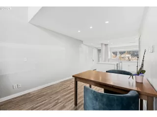 Photo #6: 24400512 Listing 