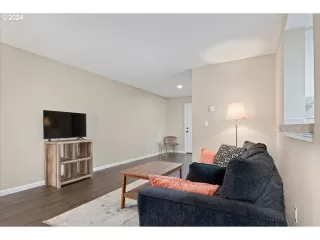 Photo #5: 24400546 Listing 