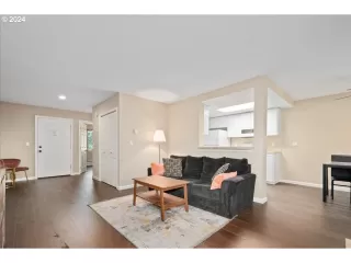 Photo #6: 24400546 Listing 