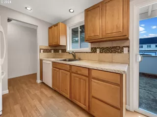 Photo #2: 24401141 Listing