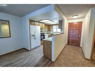 Photo #5: 24401278 Listing 