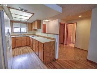 Photo #6: 24401278 Listing 