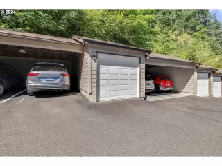 Photo #2: 24401319 Listing