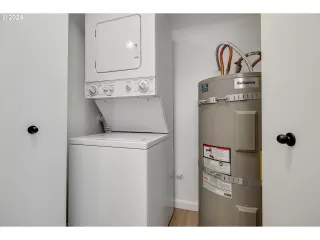 Photo #4: 24401319 Listing