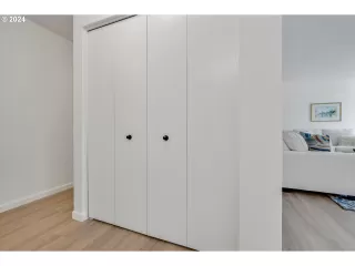 Photo #5: 24401319 Listing