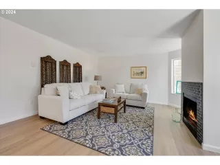 Photo #6: 24401319 Listing