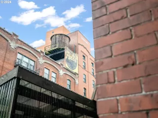 Photo #2: 24401931 Listing 