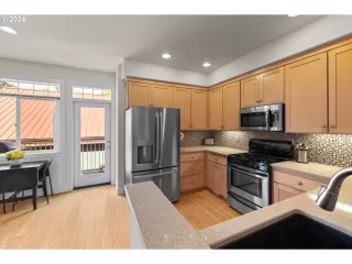 Photo #5: 24402085 Listing 