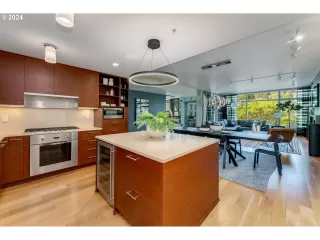 Photo #3: 24402302 Listing