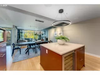 Photo #6: 24402302 Listing