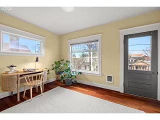 Photo #4: 24403905 Listing