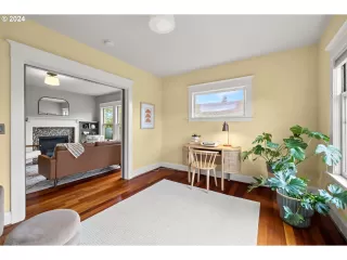 Photo #5: 24403905 Listing