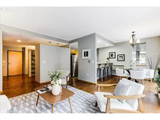 Photo #5: 24403988 Listing 