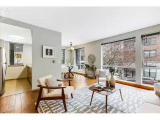 Photo #6: 24403988 Listing 