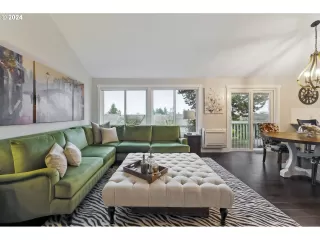 Photo #4: 24404127 Listing