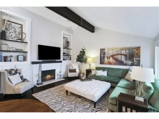 Photo #5: 24404127 Listing