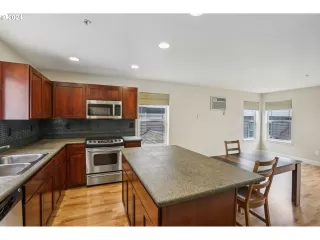 Photo #3: 24404499 Listing
