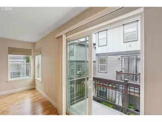 Photo #6: 24404499 Listing