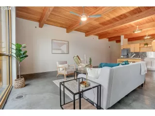 Photo #6: 24404560 Listing 