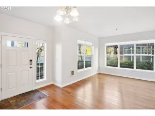 Photo #5: 24404672 Listing 