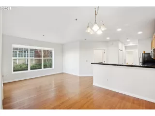 Photo #6: 24404672 Listing 