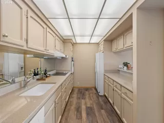 Photo #6: 24405182 Listing