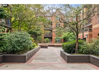 Photo #1: 24405280 Listing 