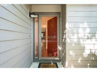 Photo #4: 24406244 Listing